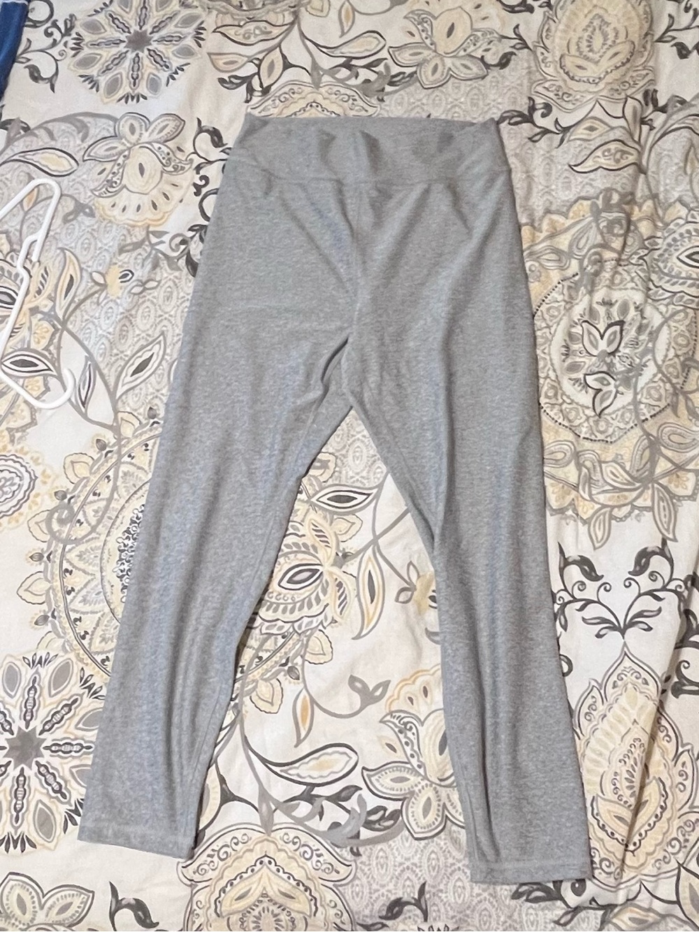 Old Navy High-Waisted Cloud+ Go Dry Cropped Leggings Light Grey - Size M
